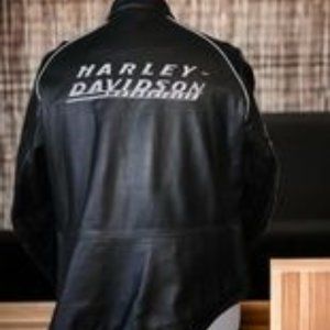 Women's Harley Davidson Leather Jacket - size 2x, Pre-worn